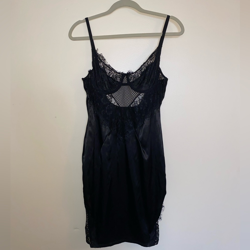 Lace midi dress